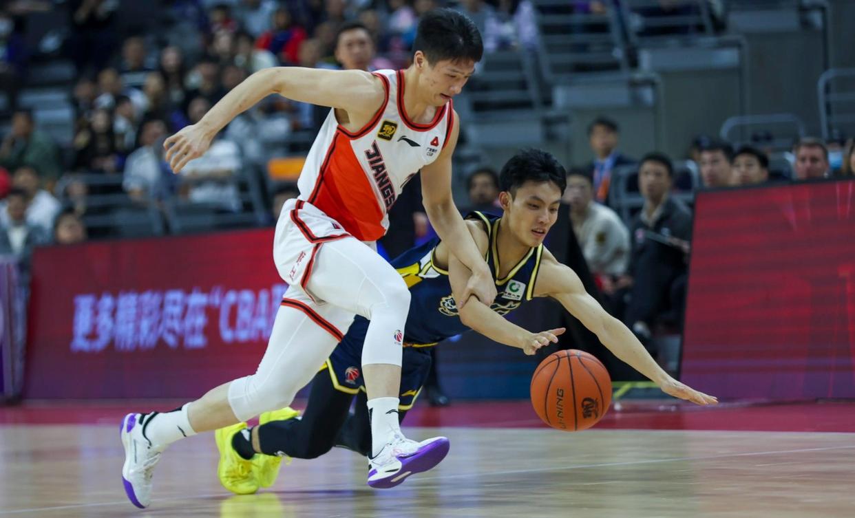 CBA常规赛加时末段走向成谜；广州队篮板制胜；媒体盛赞；心理建设被强调的简单介绍开云体育官网