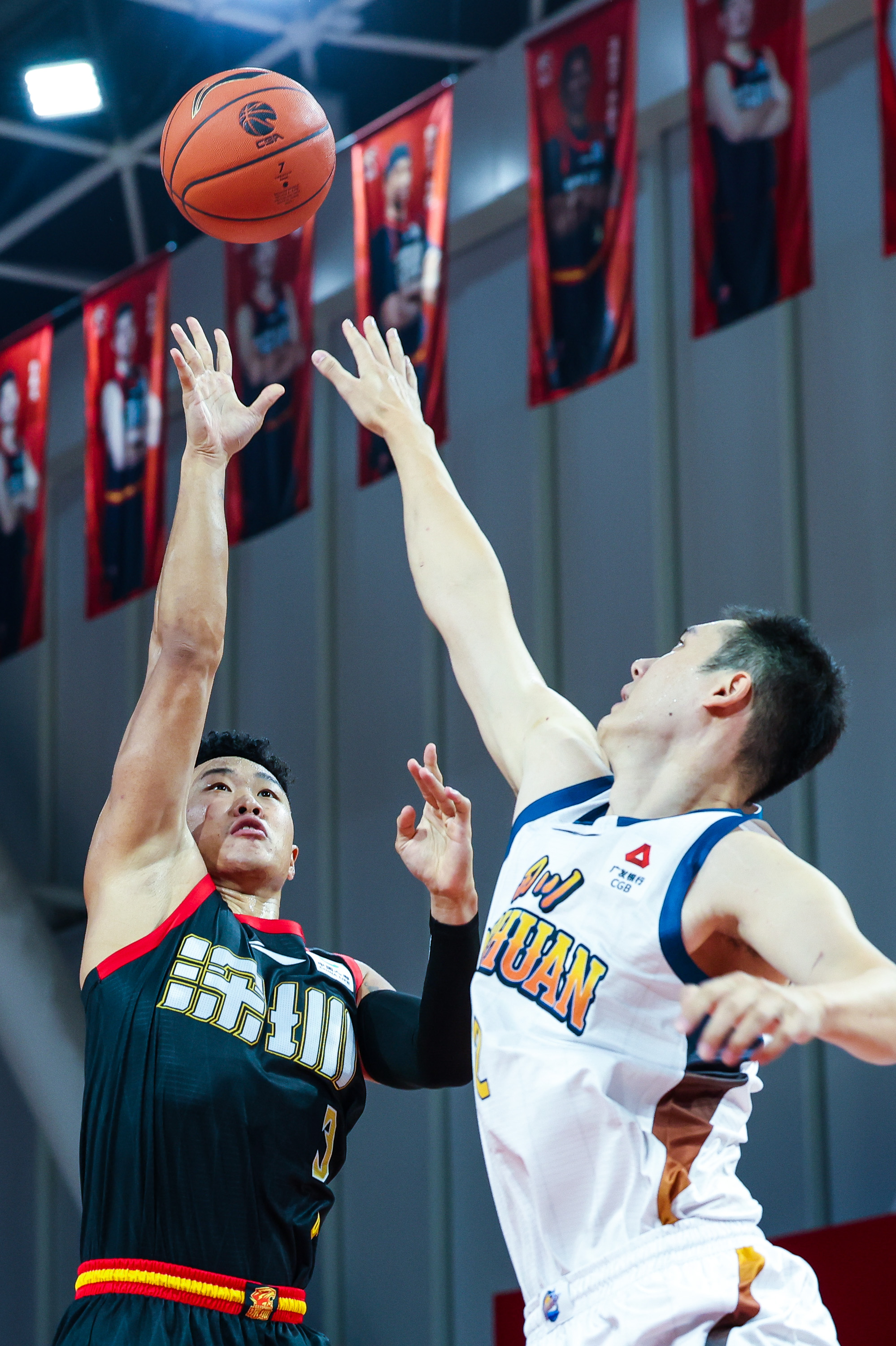 重磅！AC米兰豪取连胜备战CBA季后赛上海海港复出首秀备战NBA季后赛，马德里竞技篮板制胜的简单介绍